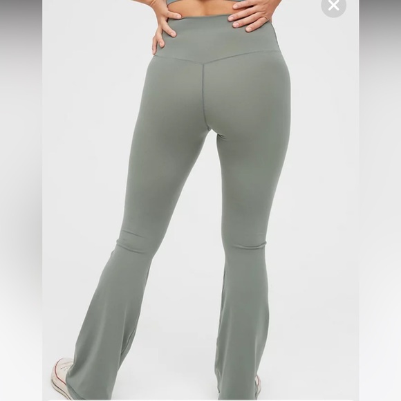 Aerie Hi-Rise Flare Leggings - Picture 4 of 9